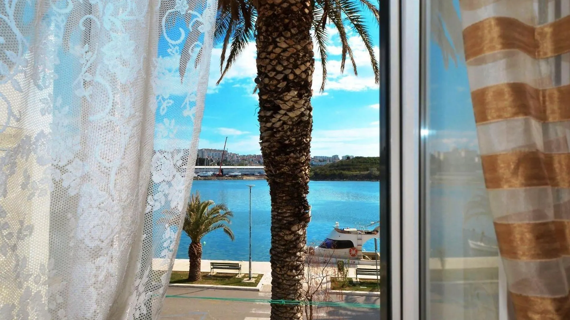 Apartment Villa Bepe - Three Bedroom Apartment With Sea View Split