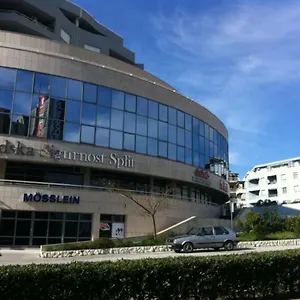 Appartement Karlo Near The Beautiful Znjan, Split